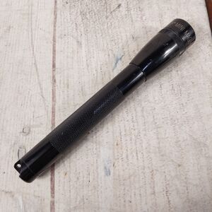 Mini - MagLite LED Flash Light - Small Mini Pocket Mag Light - TESTED WORKING